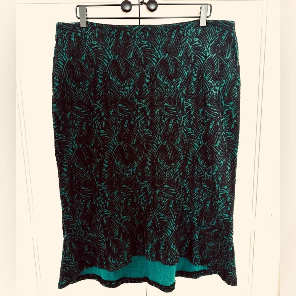 Michael Kors Leaf Pattern Pencil Skirt in Dark Emerald